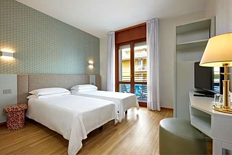 Family Room (2 Adults + 1 Child)