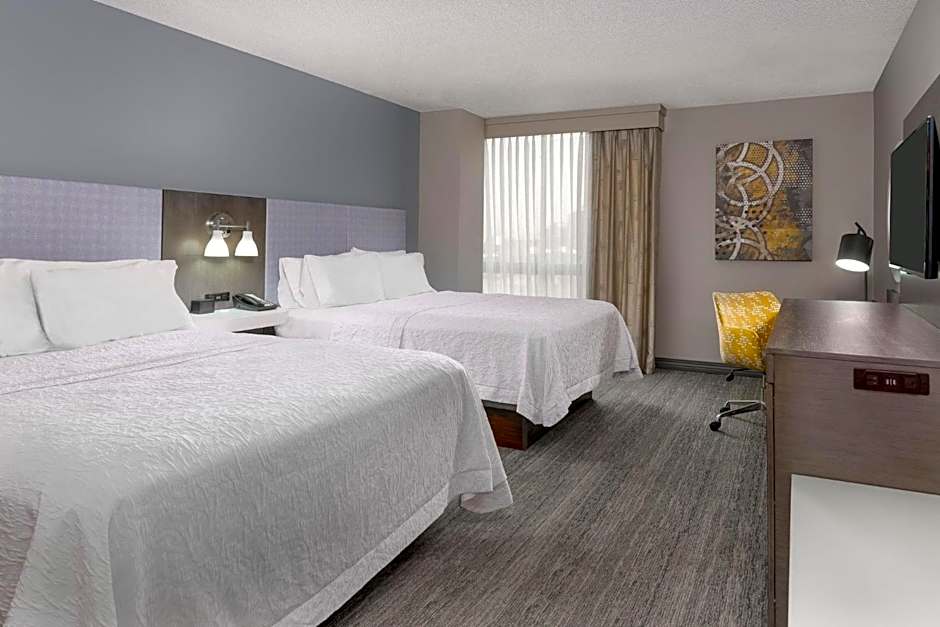 Hampton Inn & Suites Kansas City-Country Club Plaza