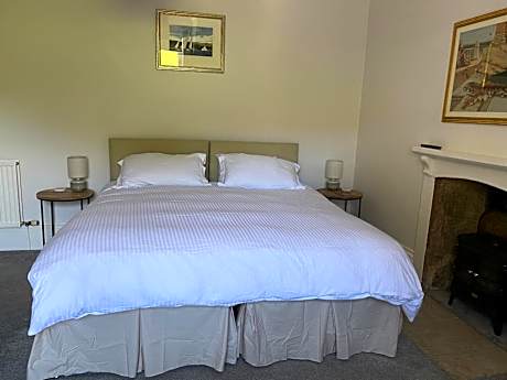 Family Room (2 Adults + 1 Child)