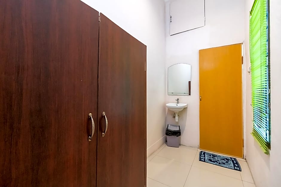 RedDoorz @ Fella Homestay Medan