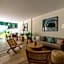 Luxury Apt Gym Jacuzzi WIFI Starlink