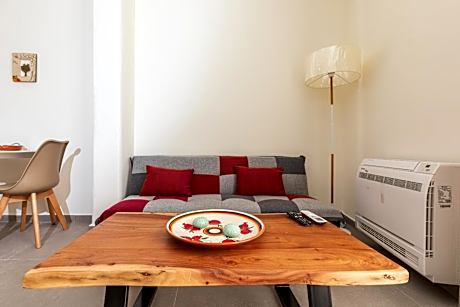 Apartment with Mountain View