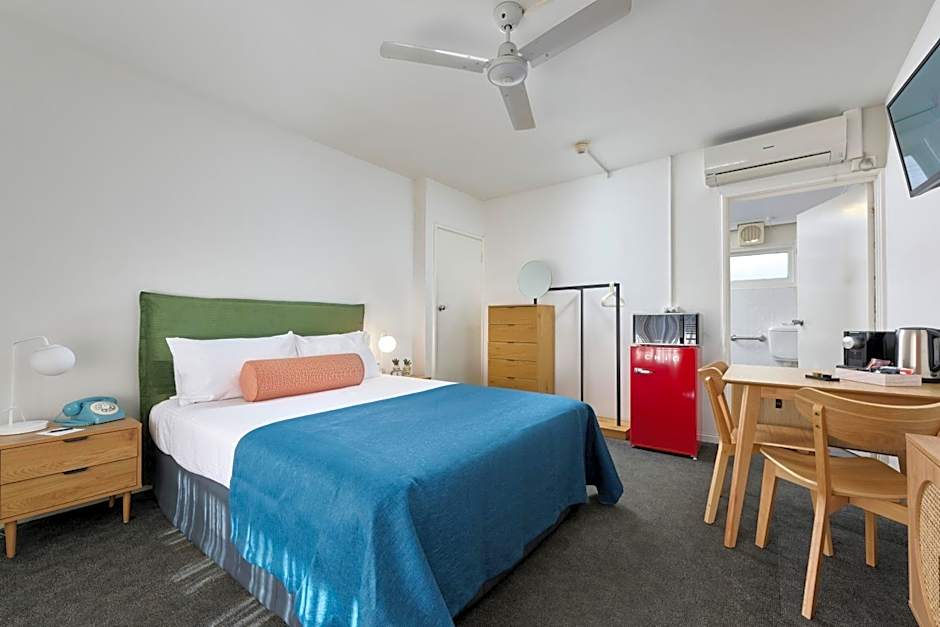 Baileys Parkside Motel by VetroBlu