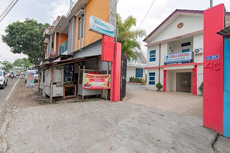 RedDoorz Syariah @ Sudirman Street Garut