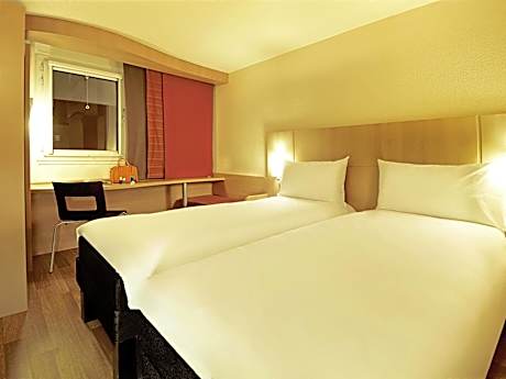 Accessible Room with Two Single Beds