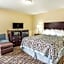 Days Inn by Wyndham Evansdale Waterloo