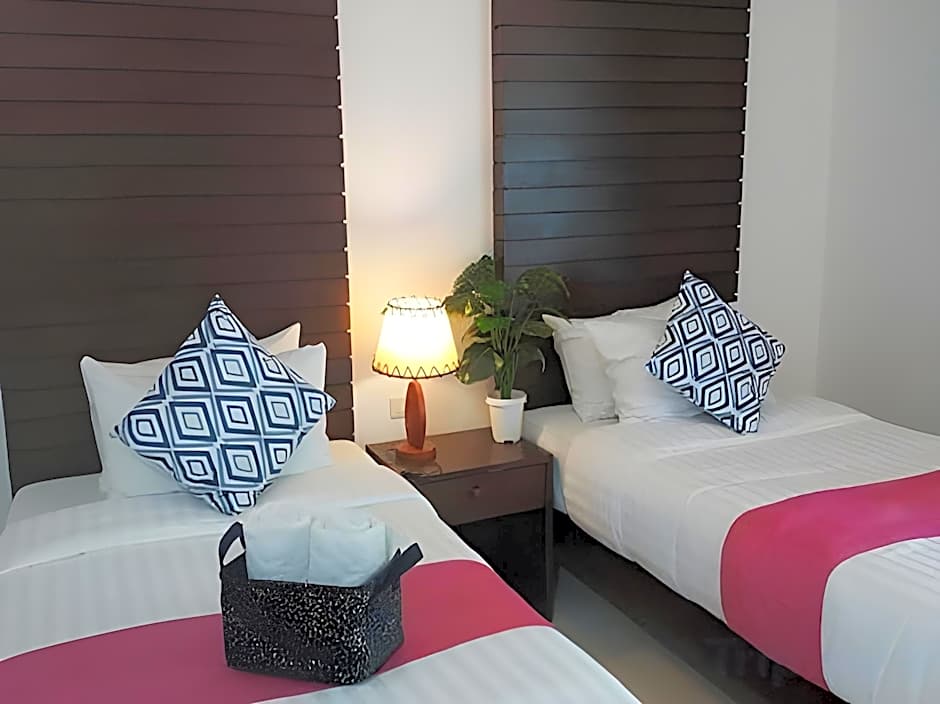 Aromdee @Naithon Beach