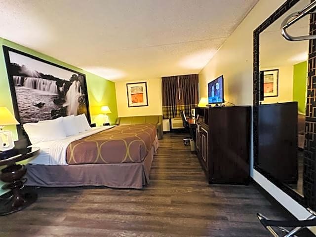 Super 8 by Wyndham Branson/Andy Williams Theatre