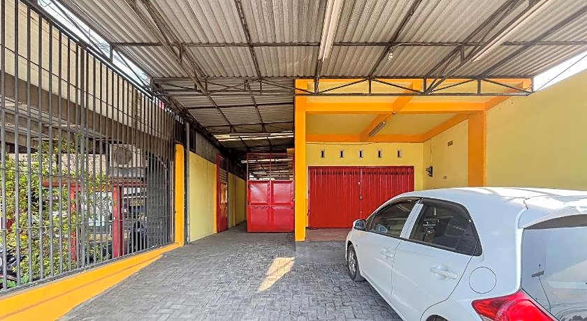 Sion Homestay Mitra RedDoorz near Terminal Kertajaya Mojokerto