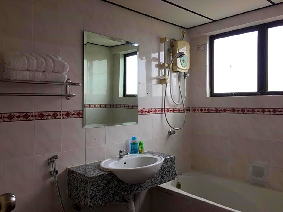 D savoy @ Famosa by MR