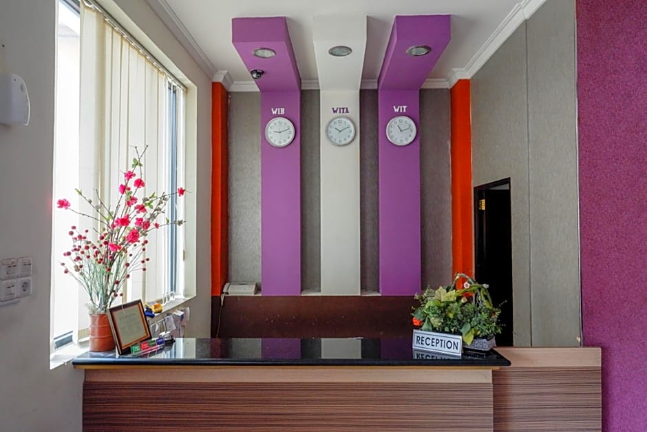 RedDoorz near Monumen Habibi Ainun