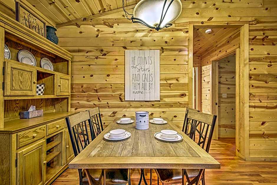 Broken Bow Starlight Cabin with Private Hot Tub!