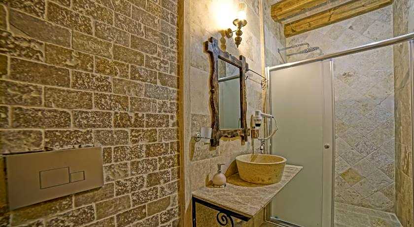 Risus Cave Hotel