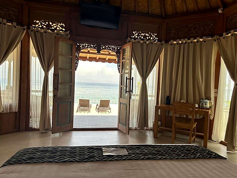 Blue Harbor Beachfront Villas & Resto