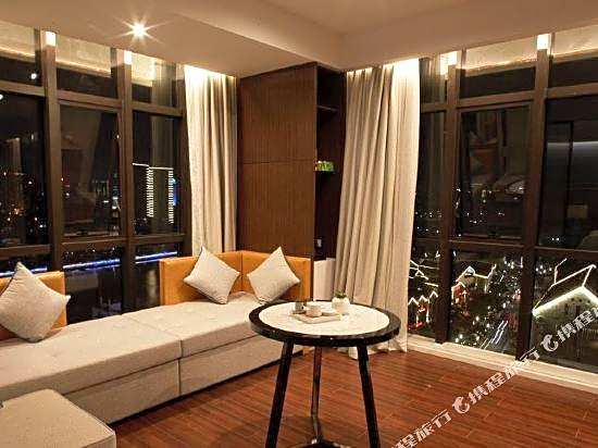 Ningbo Nantang Old Street Poning Hotel