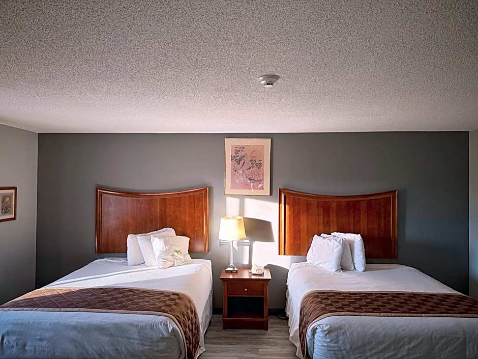 Lake Tree Inn & Suites