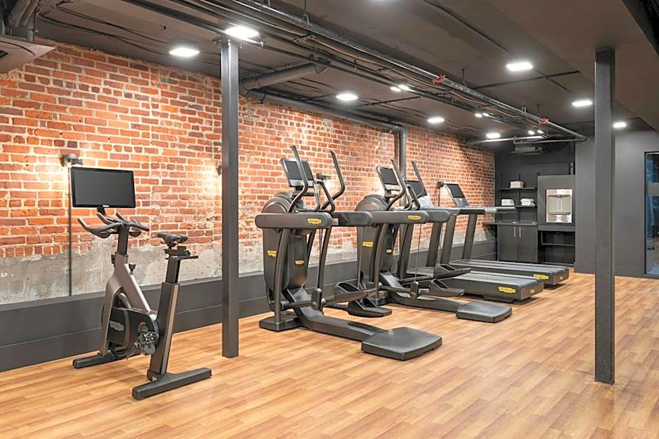 Moxy Columbia Downtown