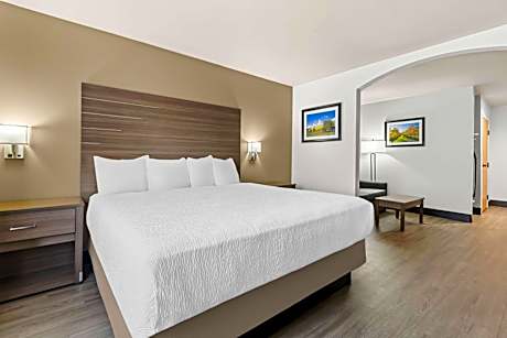 Larger King Suite with Bath Tub and Sofa - Disability Access/Non-Smoking
