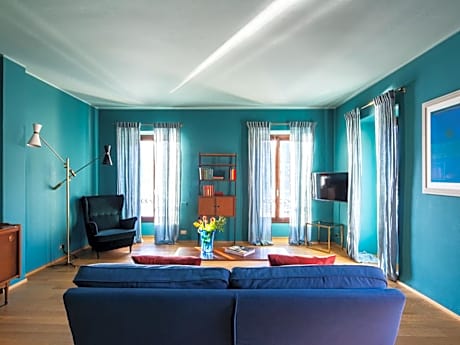 Luxury Suite with Lake and Garden View