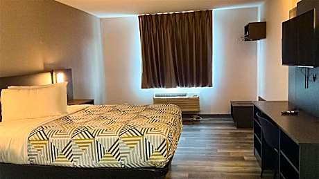 1 King Bed | Mobility Accessible RI Shower Nsmk