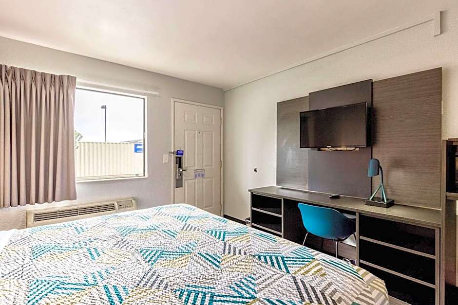 Motel 6-Carlsbad, CA - East Near LEGOLAND