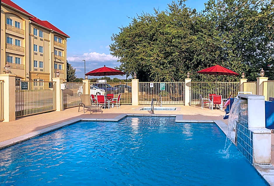 La Quinta Inn & Suites by Wyndham Dallas Hutchins