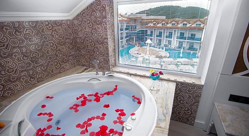 Ocean Blue High Class Hotel