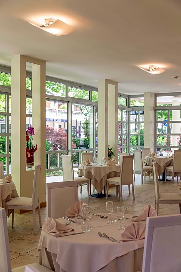 Hotel Athena