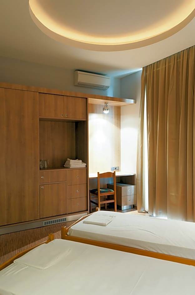 Metropolis Hotel