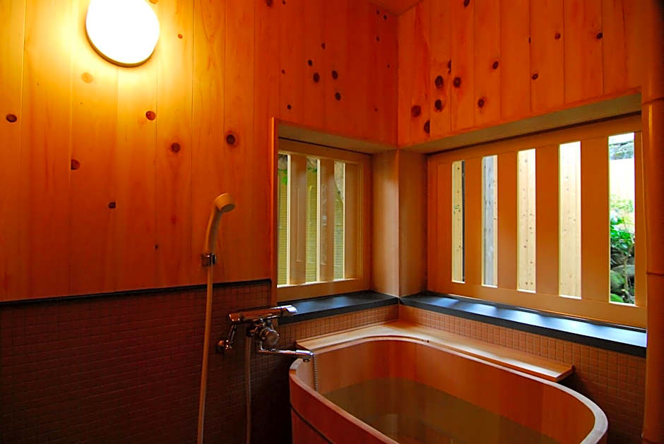 AKARI et KAORI formerly Taizanso