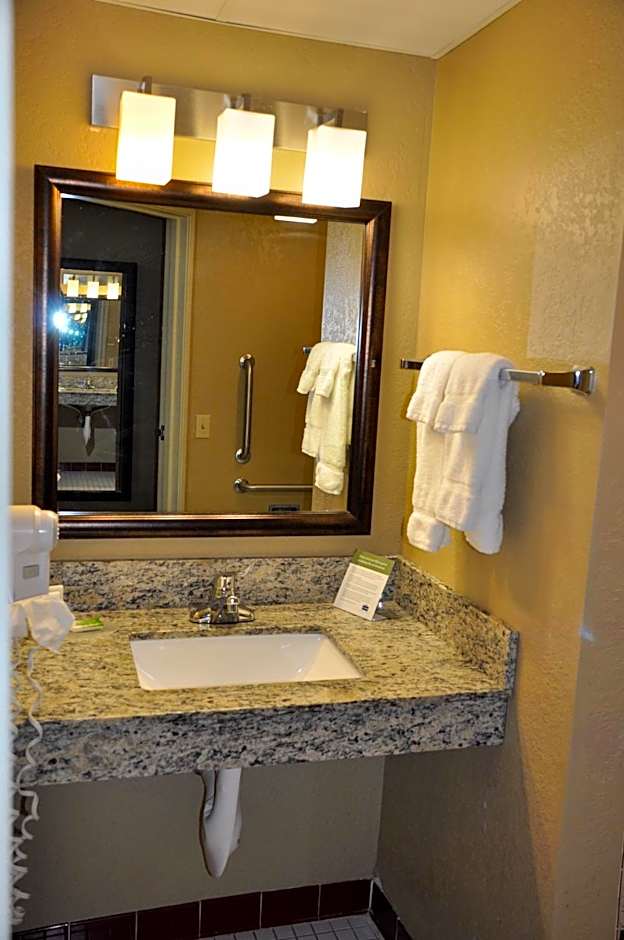 AmericInn by Wyndham Clear Lake