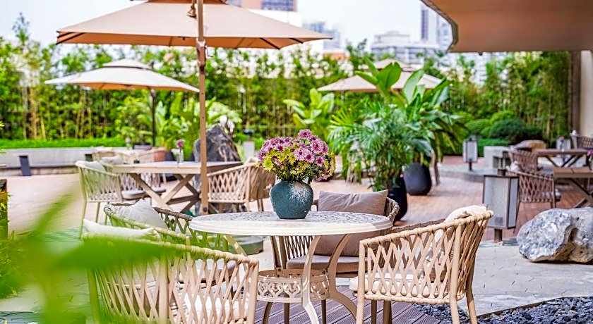 Yuexiu Hotel Guangzhou, Curio Collection by Hilton