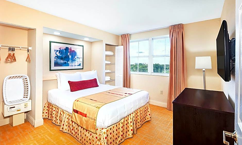 Photo 1 of 5 of 1 King Bed with Sofabed Suite