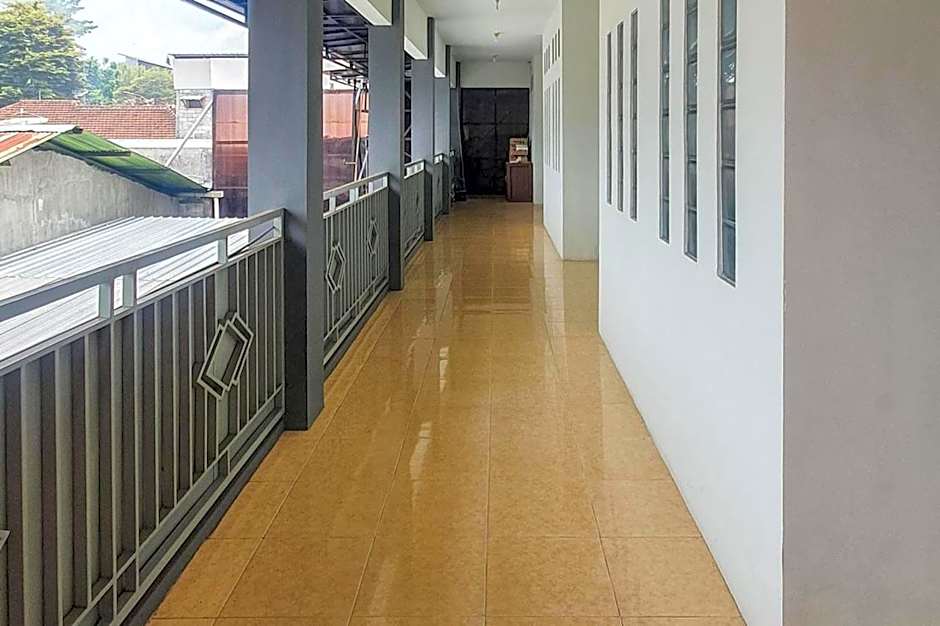Anind Guest House near Museum Angkut Batu RedPartner – Batu, MO