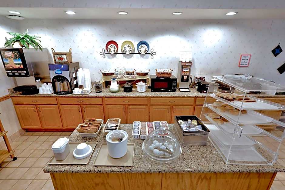 Lancaster Inn & Suites