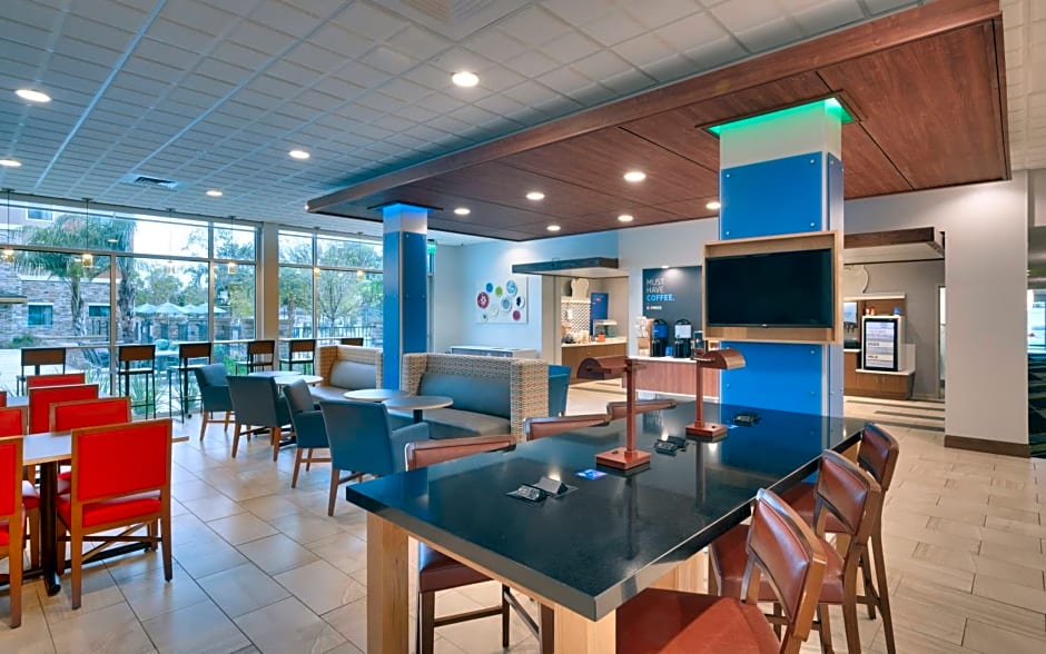 Holiday Inn Express & Suites Gainesville I-75 By IHG