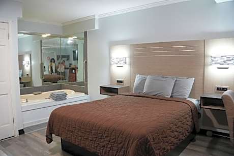 Queen Room with Spa Bath