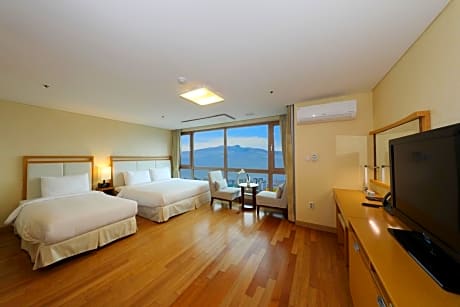 Family Twin Room with Mountain View
