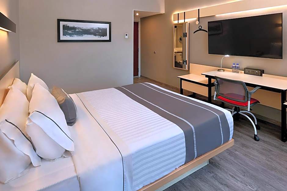 City Express Plus by Marriott Monterrey Galerias