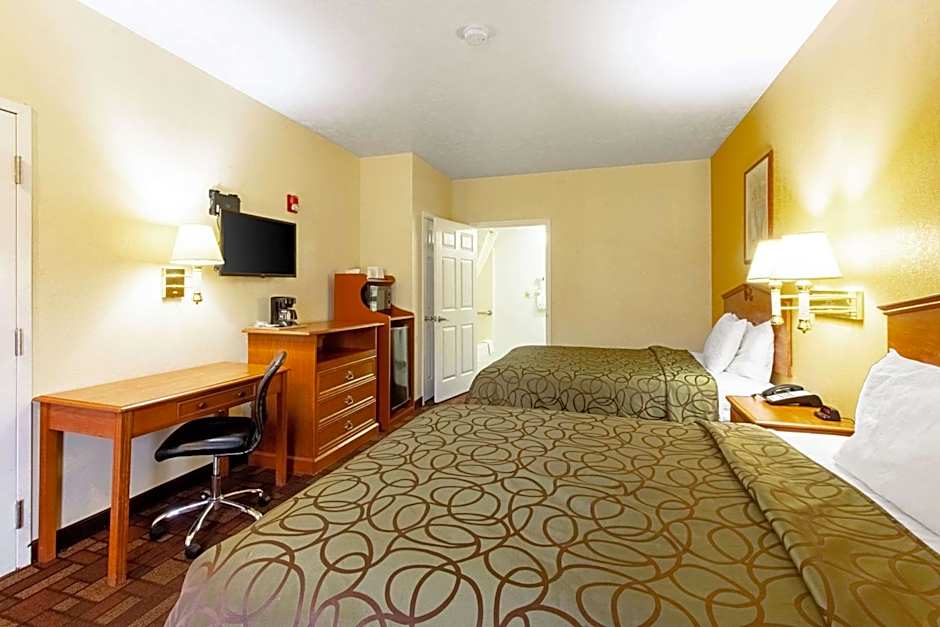 Quality Inn & Suites Dickson