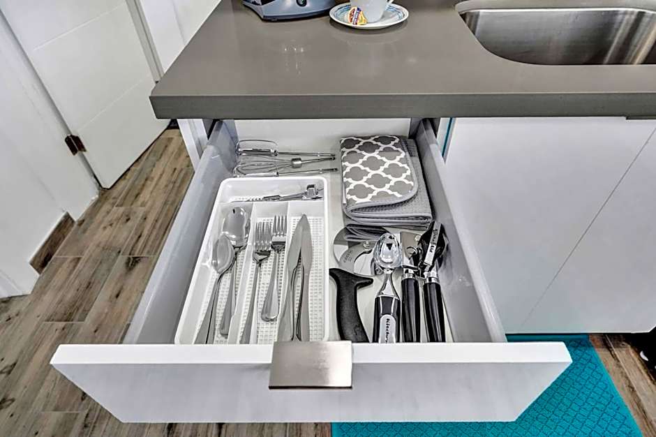 Cozy studio wbeach boardwalk steps kitchen