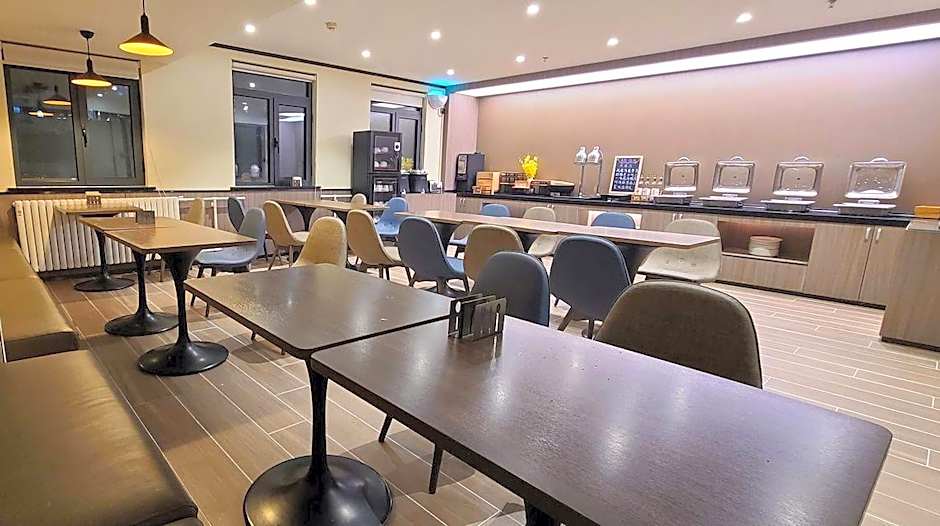 Hanting Hotel Qingdao Yan'an 3rd Road Zhiquan Road Metro Station