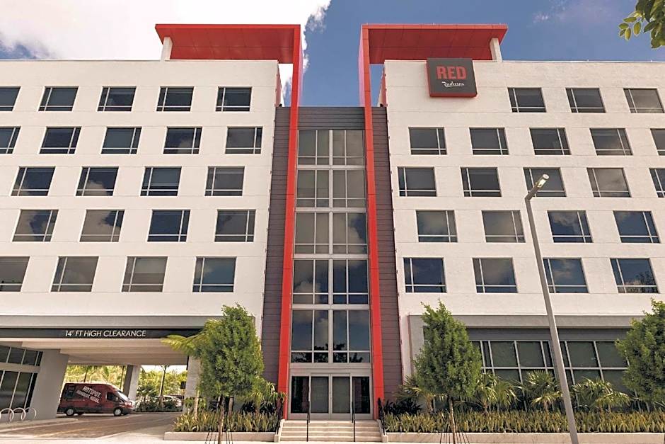 Radisson RED Miami Airport