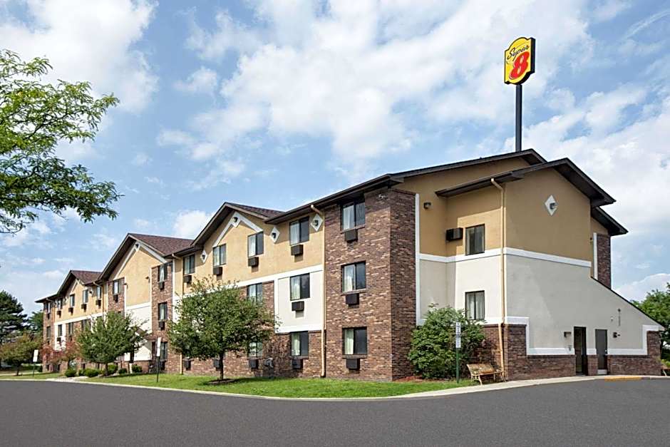Super 8 by Wyndham Canton/Livonia Area
