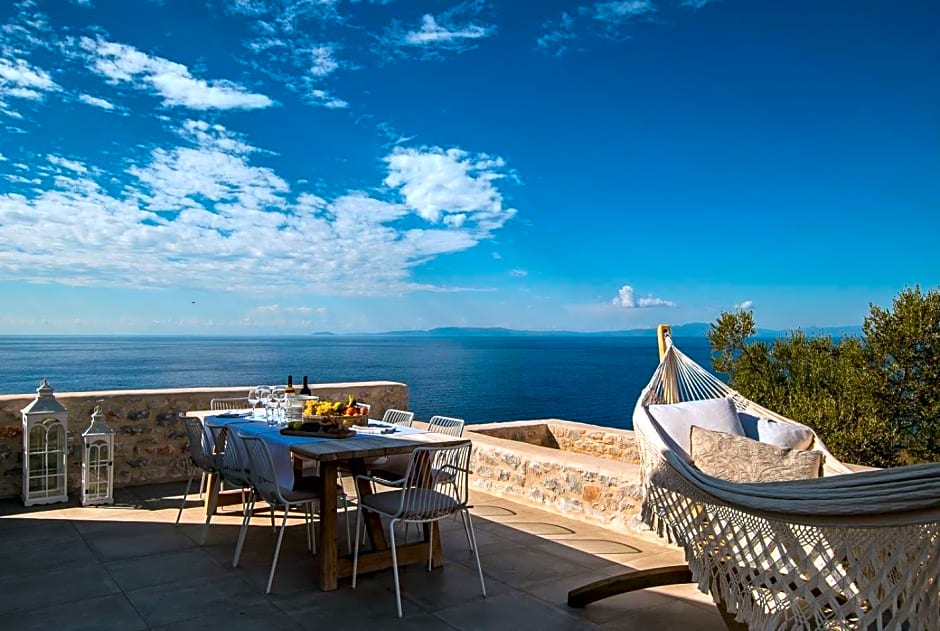 BASSA MAINA Villas & Suites