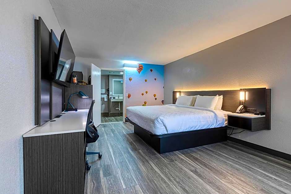 Clarion Pointe Decatur Downtown