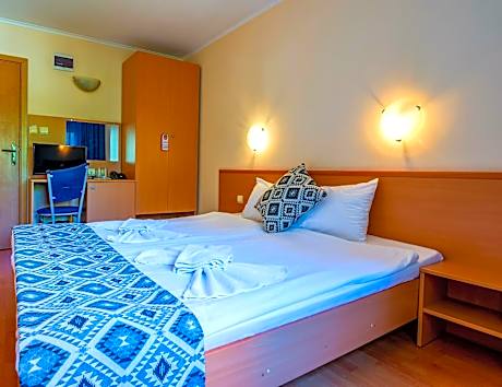 Standard Double or Twin Room (2 Adults)