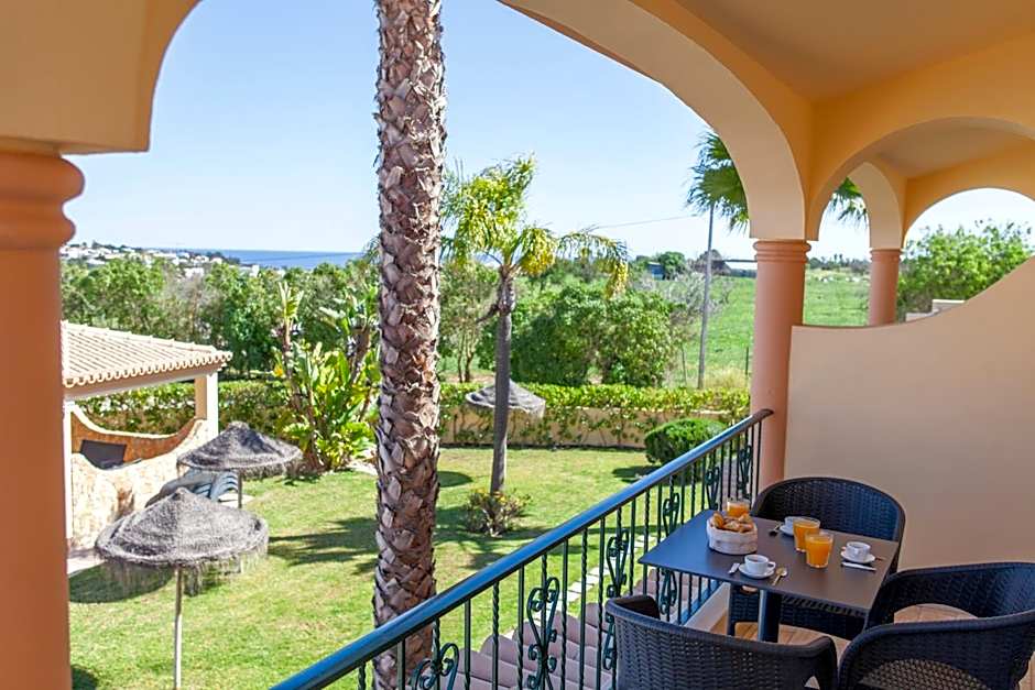 Atalaia Sol Aparthotel - tennis & heated pool in winter