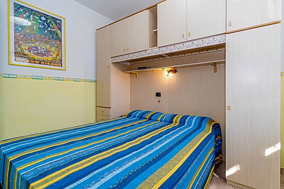 Apartment in villa 2 to 3 persons with large private garden