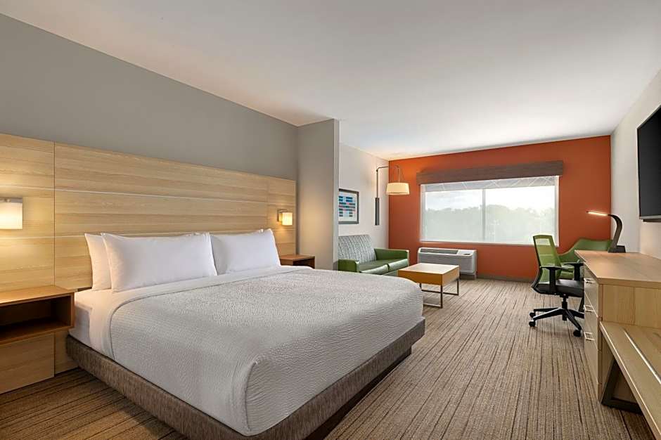 Holiday Inn Express and Suites Staunton By IHG